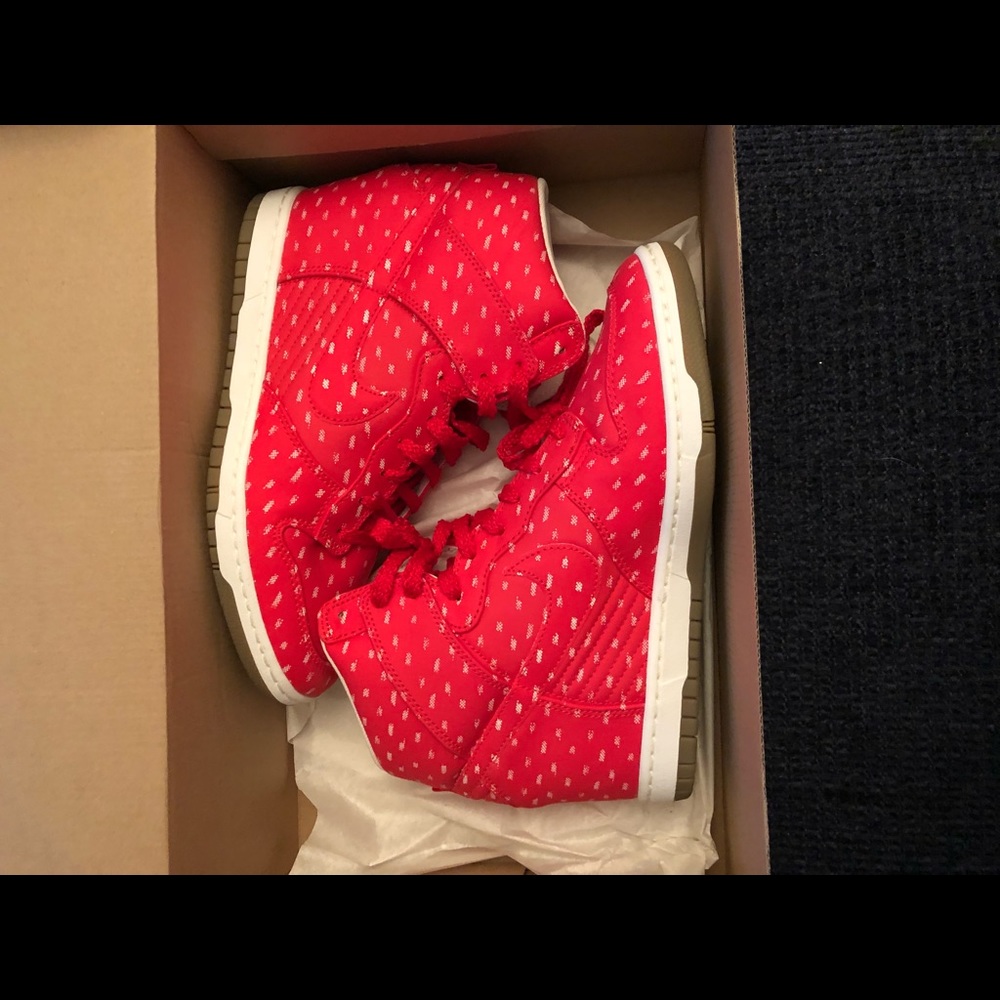Brand new Nike sneaker wedge